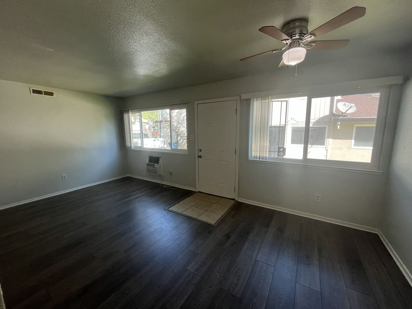 901 Carro Drive Unit #2 - Sacramento - California - 2 bed, 1 bath rental property