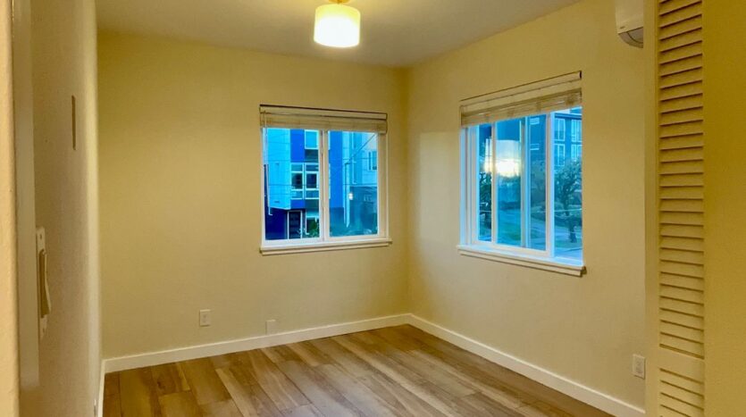 922 28th Ave S Unit C - Seattle - Washington - 3 bed, 1.5 bath rental property
