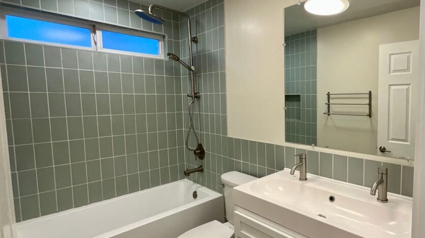 922 28th Ave S Unit C - Seattle - Washington - 3 bed, 1.5 bath rental property