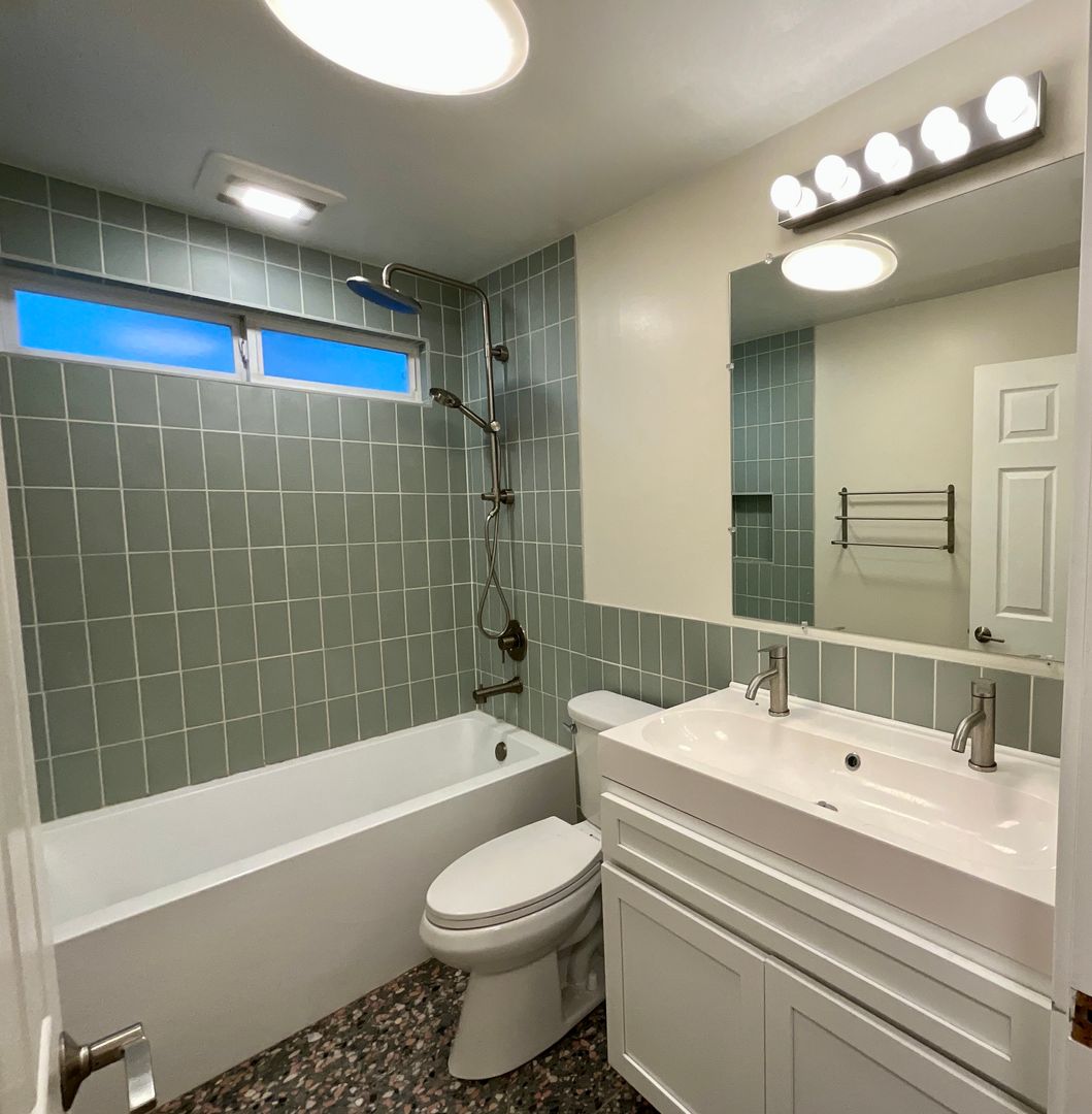 922 28th Ave S Unit C - Seattle - Washington - 3 bed, 1.5 bath rental property