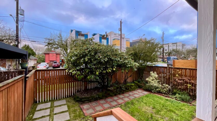 922 28th Ave S Unit C - Seattle - Washington - 3 bed, 1.5 bath rental property