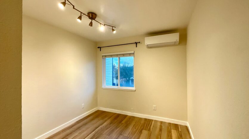 922 28th Ave S Unit C - Seattle - Washington - 3 bed, 1.5 bath rental property