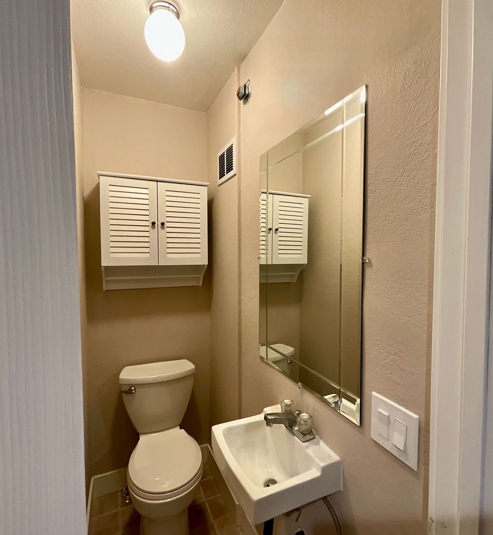 922 28th Ave S Unit C - Seattle - Washington - 3 bed, 1.5 bath rental property