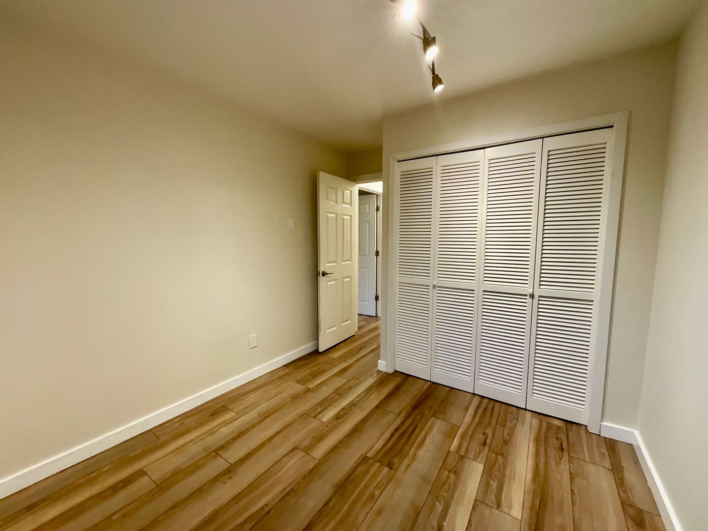 922 28th Ave S Unit C - Seattle - Washington - 3 bed, 1.5 bath rental property