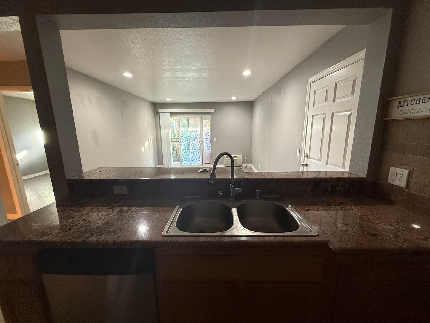 9860 Dale Avenue Unit B9 - Spring Valley - California - 1 bed, 1 bath rental property