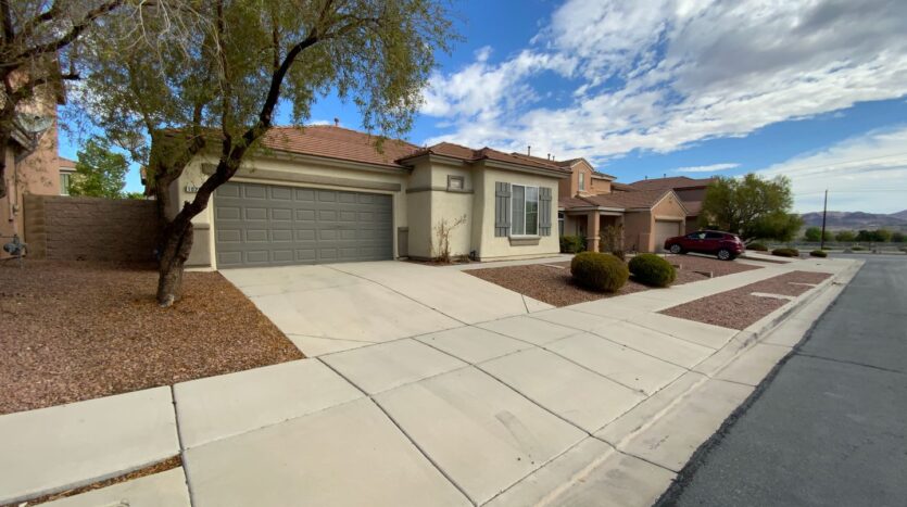 1022 Pecos River Ave - Henderson - Nevada - 3 bed, 2 bath rental property