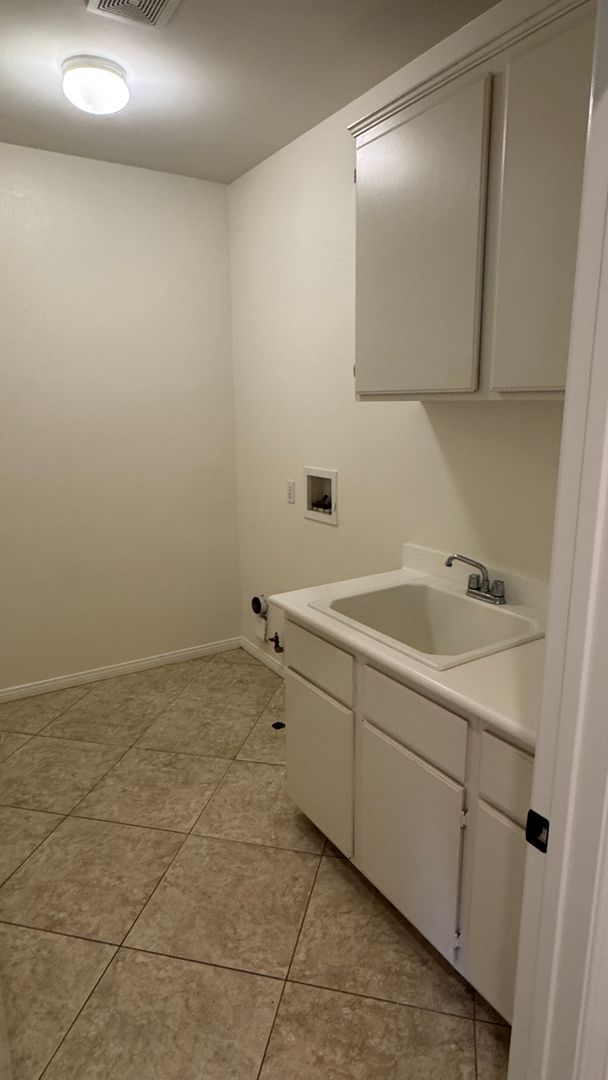 11074 Buttonbush Ct - Corona - California - 6 bed, 4.5 bath rental property