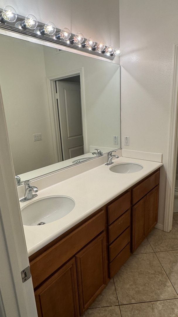 11074 Buttonbush Ct - Corona - California - 6 bed, 4.5 bath rental property