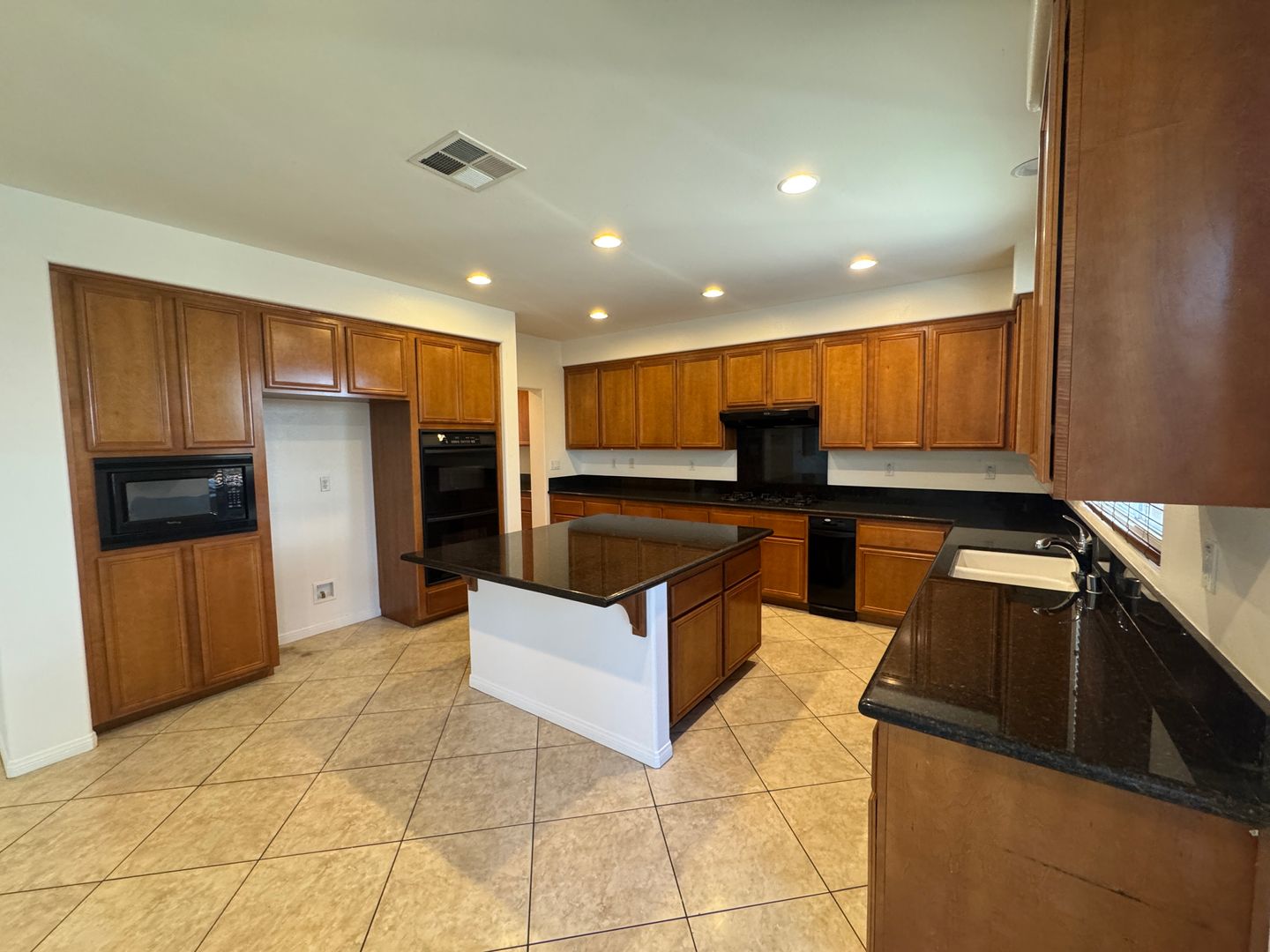 11074 Buttonbush Ct - Corona - California - 6 bed, 4.5 bath rental property