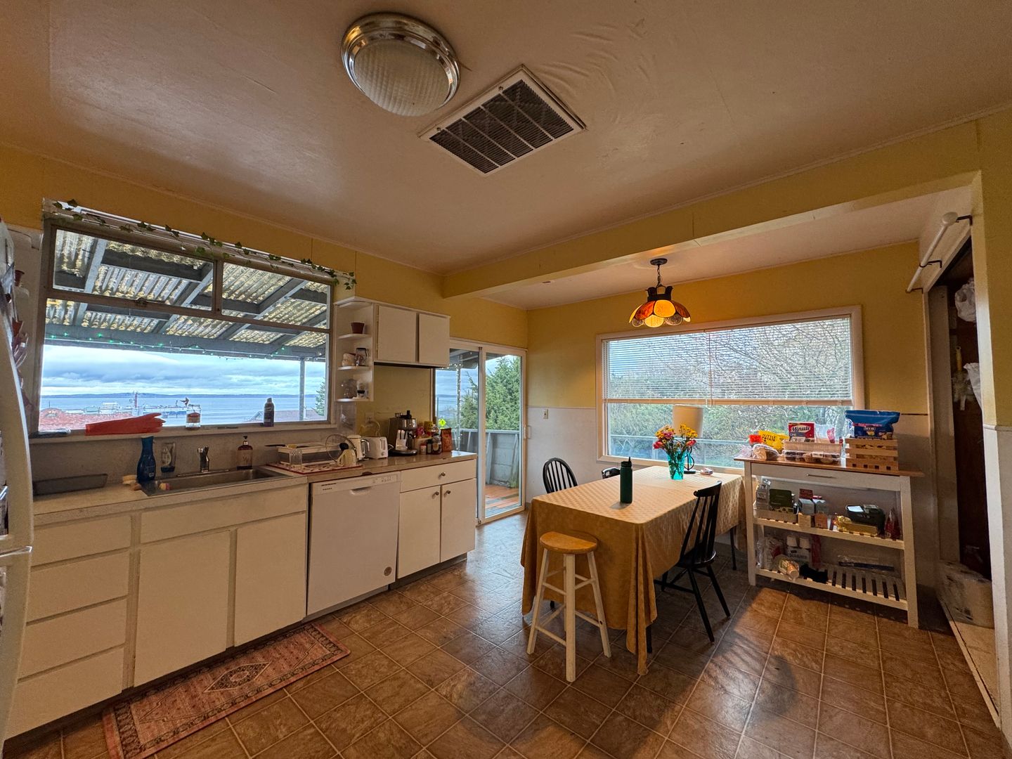 1108 12th Street - Bellingham - Washington - 5 bed, 1.5 bath rental property