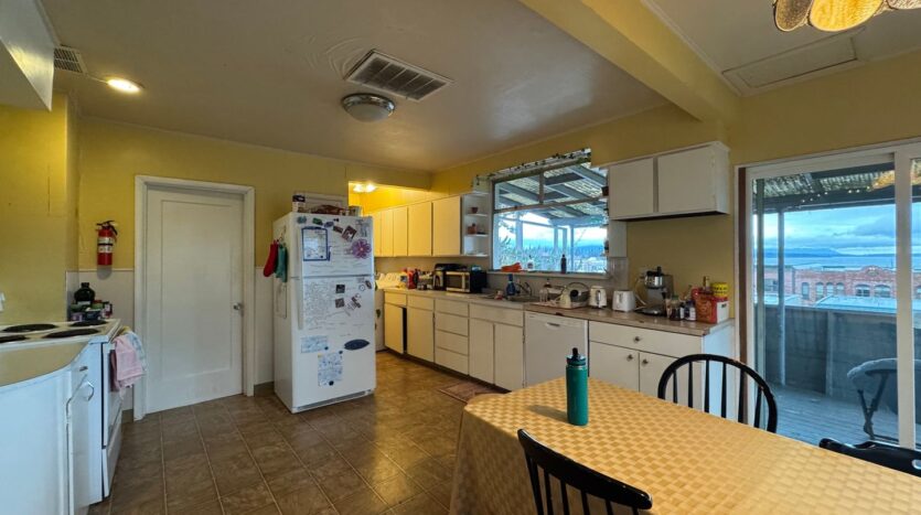 1108 12th Street - Bellingham - Washington - 5 bed, 1.5 bath rental property