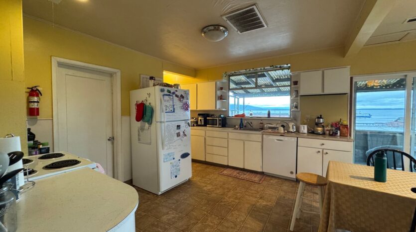 1108 12th Street - Bellingham - Washington - 5 bed, 1.5 bath rental property