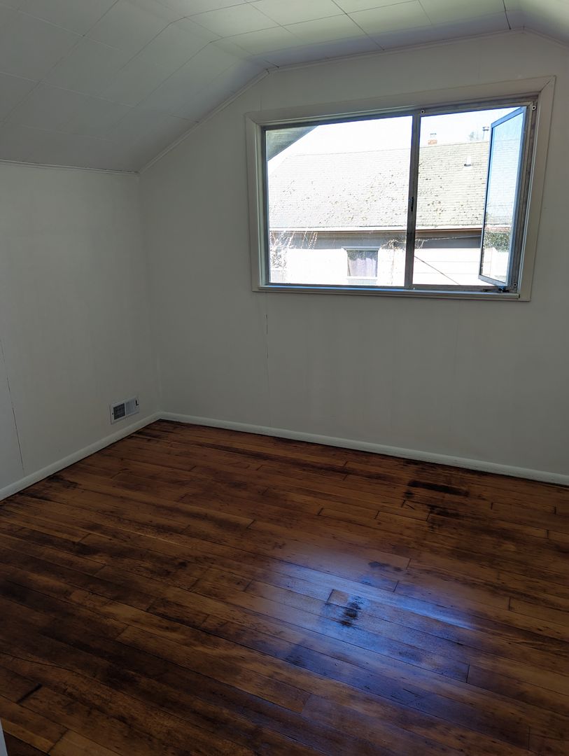 1108 12th Street - Bellingham - Washington - 5 bed, 1.5 bath rental property