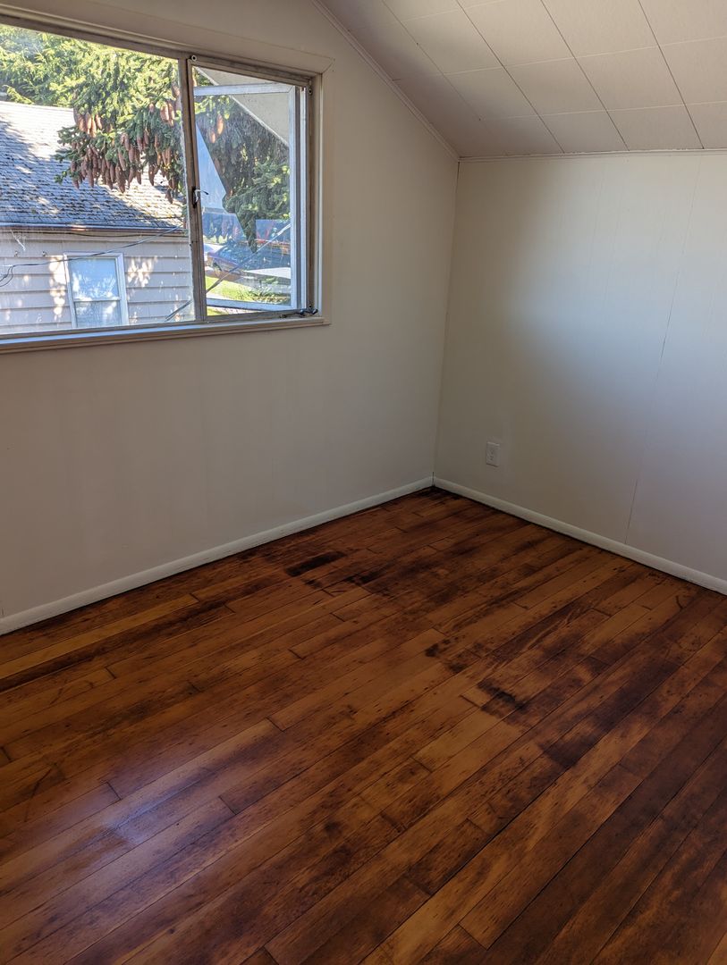 1108 12th Street - Bellingham - Washington - 5 bed, 1.5 bath rental property