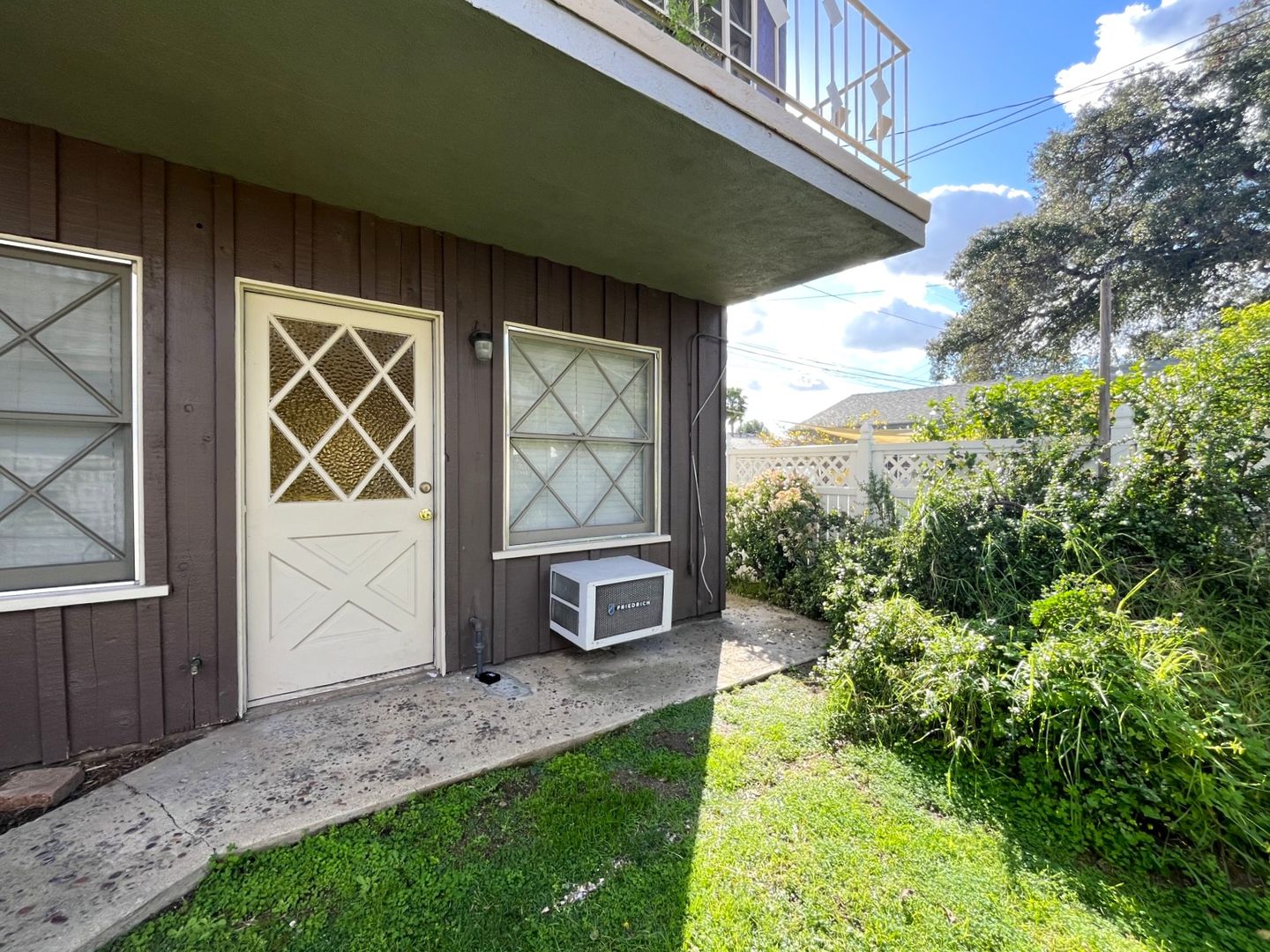 118 W. 3rd Street - San Dimas - California - 1 bath rental property
