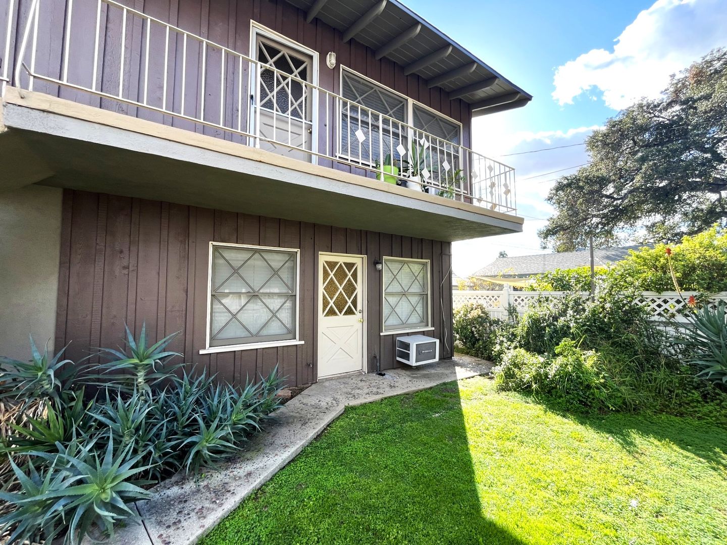 118 W. 3rd Street - San Dimas - California - 1 bath rental property