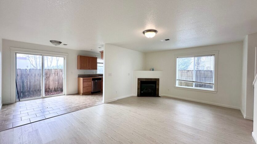 12623 SE Division St. #B - Portland - Oregon - 3 bed, 2.5 bath rental property