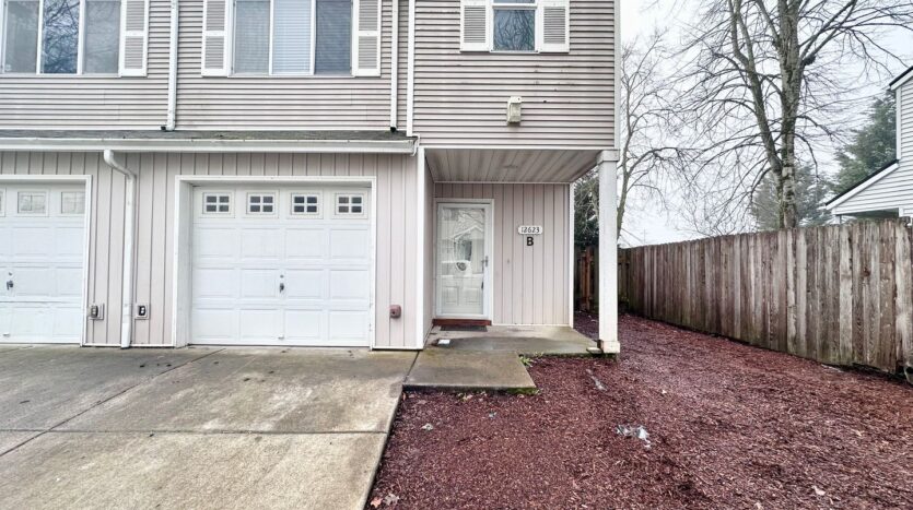 12623 SE Division St. #B - Portland - Oregon - 3 bed, 2.5 bath rental property