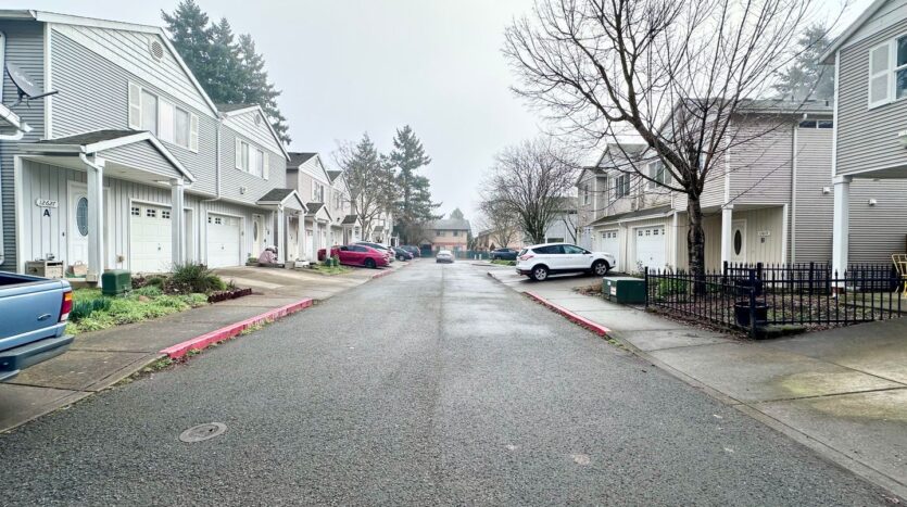 12623 SE Division St. #B - Portland - Oregon - 3 bed, 2.5 bath rental property