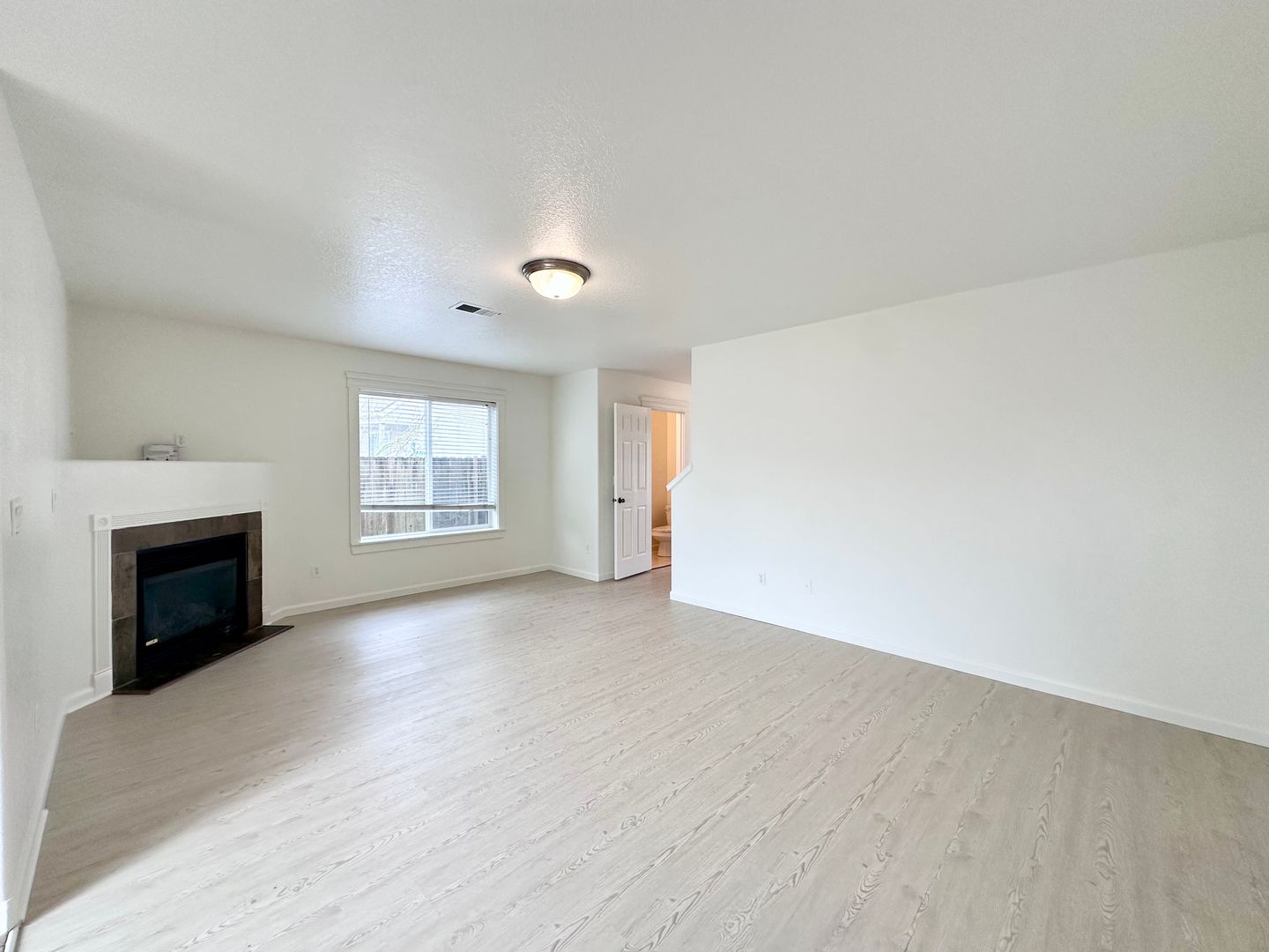 12623 SE Division St. #B - Portland - Oregon - 3 bed, 2.5 bath rental property