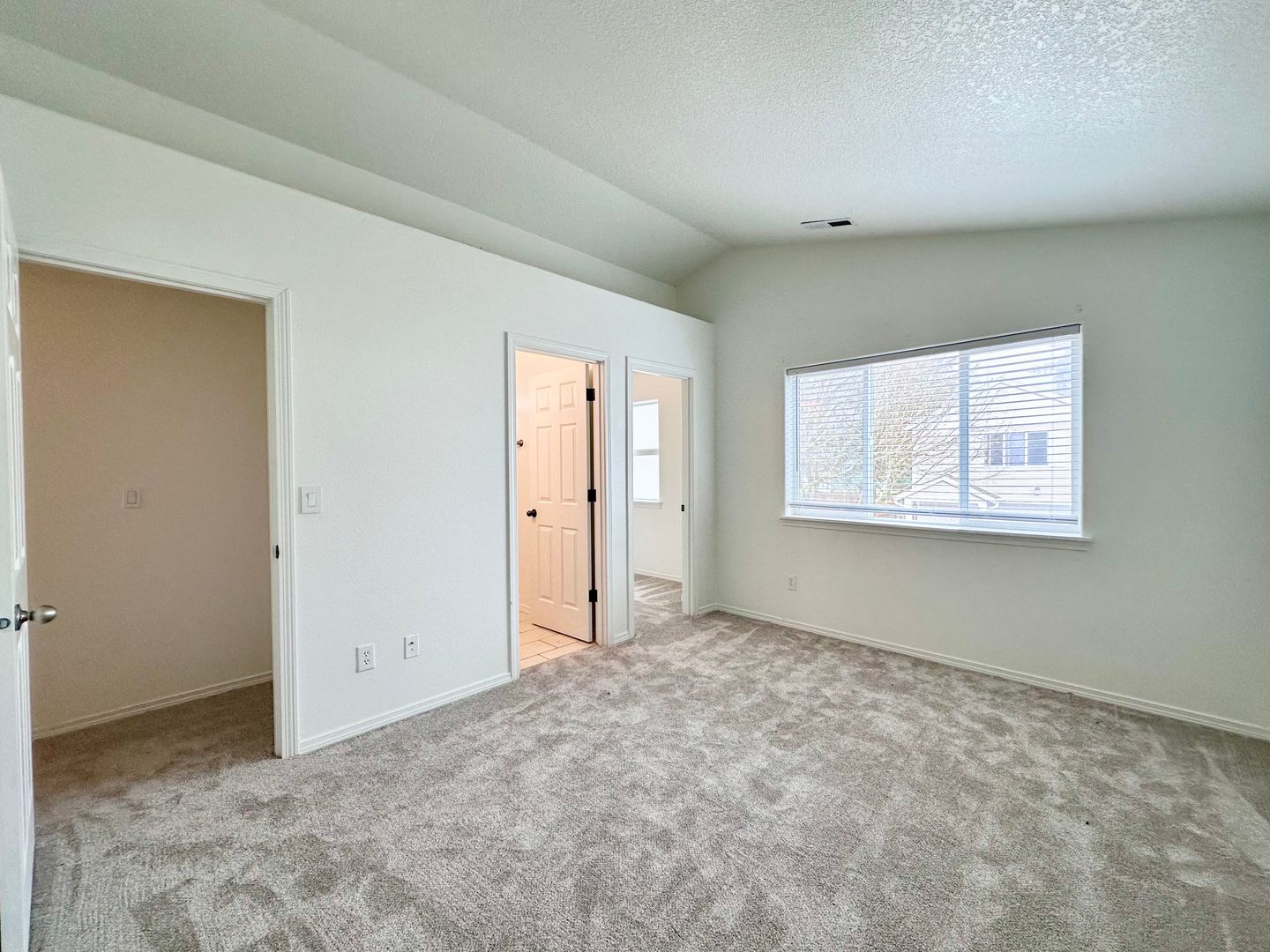 12623 SE Division St. #B - Portland - Oregon - 3 bed, 2.5 bath rental property