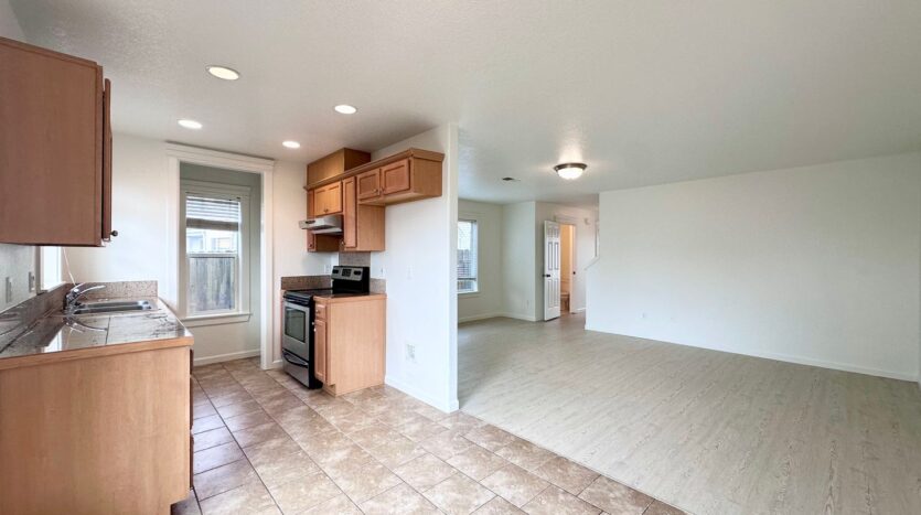 12623 SE Division St. #B - Portland - Oregon - 3 bed, 2.5 bath rental property
