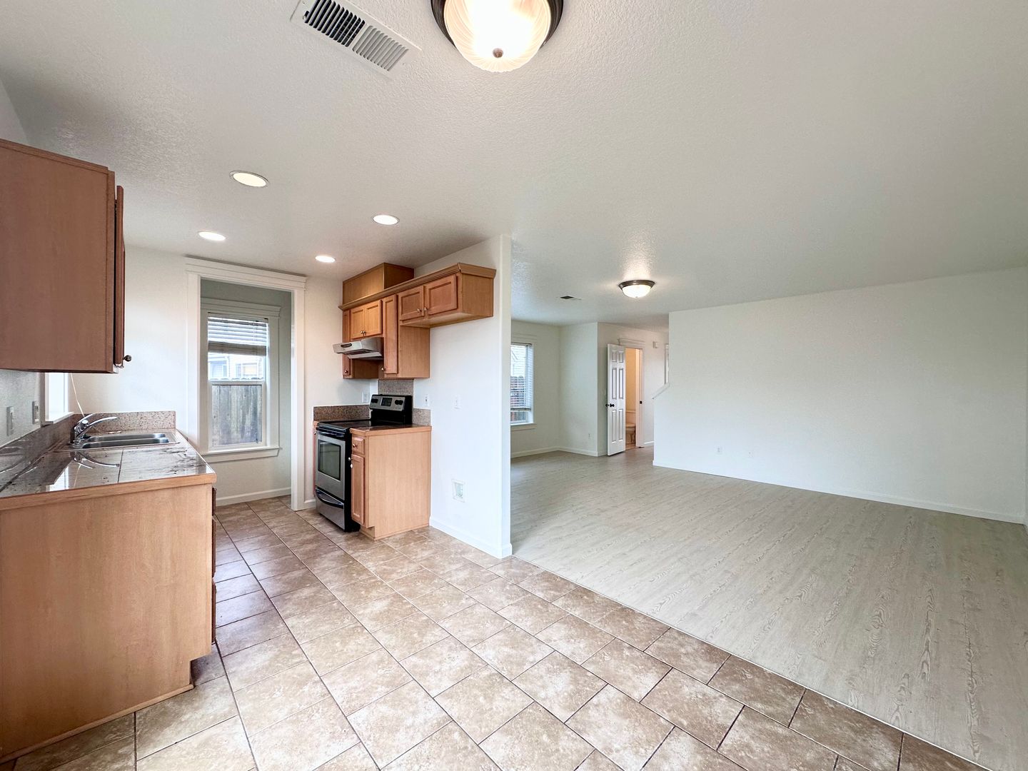 12623 SE Division St. #B - Portland - Oregon - 3 bed, 2.5 bath rental property