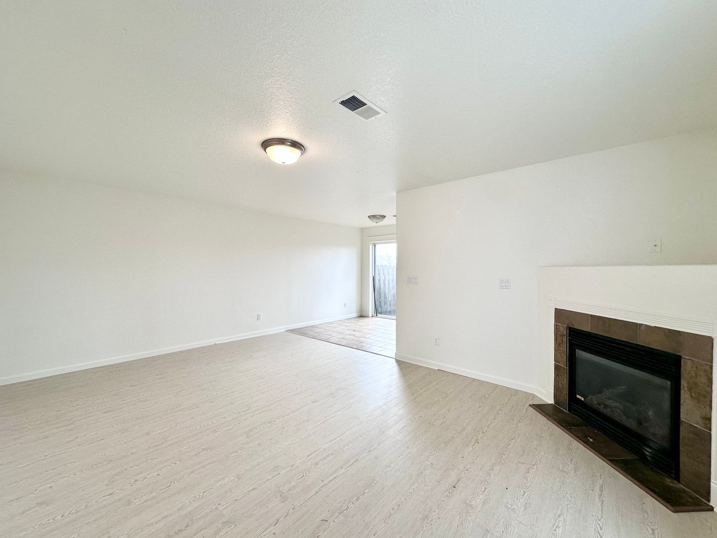 12623 SE Division St. #B - Portland - Oregon - 3 bed, 2.5 bath rental property