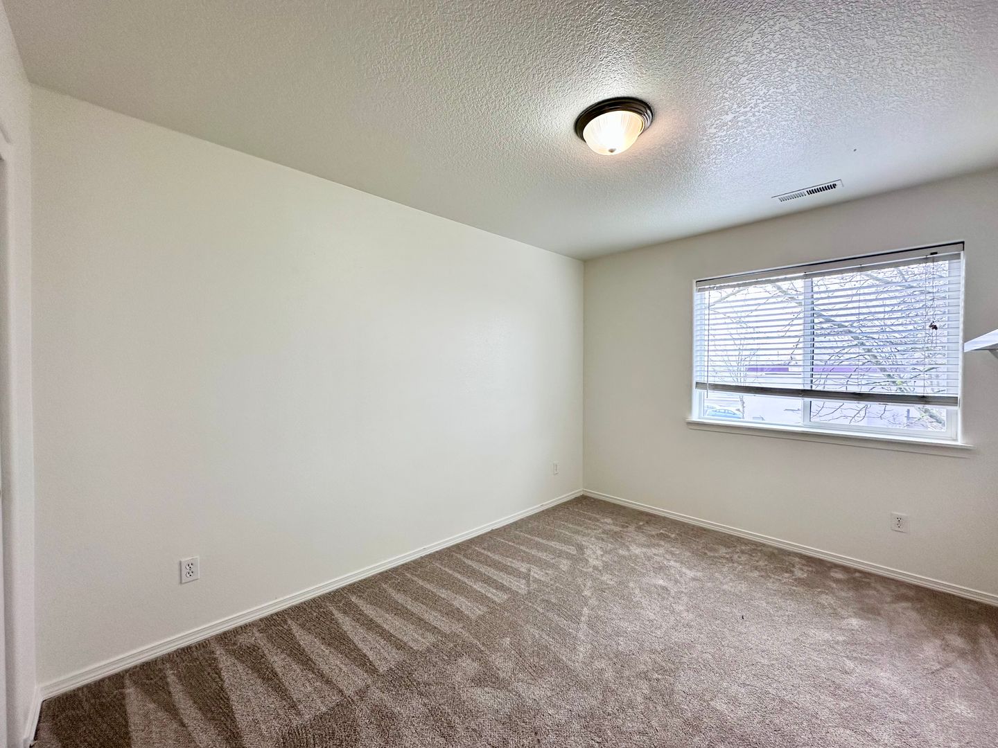 12623 SE Division St. #B - Portland - Oregon - 3 bed, 2.5 bath rental property