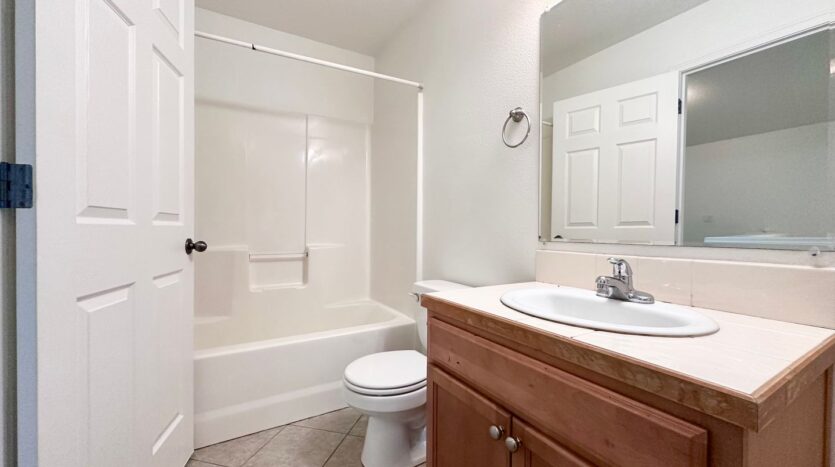 12623 SE Division St. #B - Portland - Oregon - 3 bed, 2.5 bath rental property