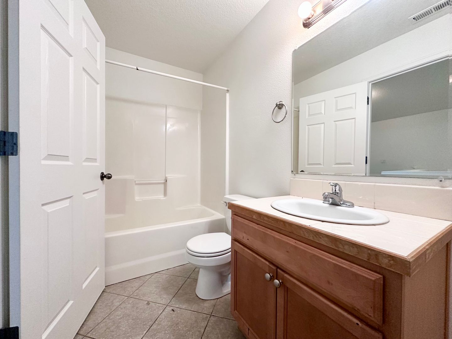 12623 SE Division St. #B - Portland - Oregon - 3 bed, 2.5 bath rental property