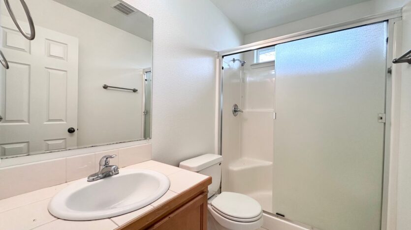 12623 SE Division St. #B - Portland - Oregon - 3 bed, 2.5 bath rental property