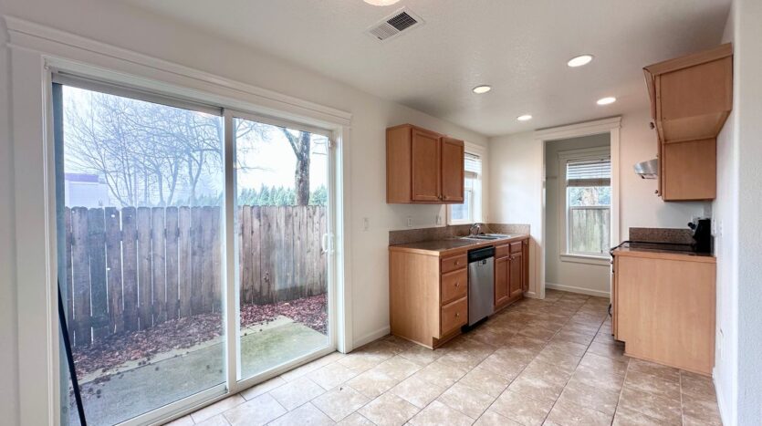 12623 SE Division St. #B - Portland - Oregon - 3 bed, 2.5 bath rental property