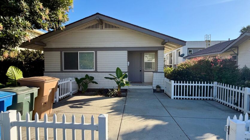1268 E. Santa Clara St - Ventura - California - 2 bed, 1 bath rental property