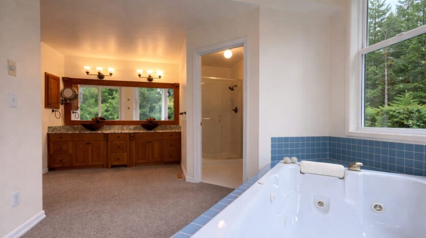 1330 La Forest Dr SE - North Bend - Washington - 4 bed, 3 bath rental property