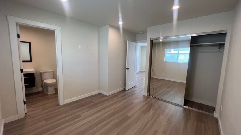 1451-1451 1/2 A & B Hornblend St - San Diego - California - 1 bed, 1 bath rental property