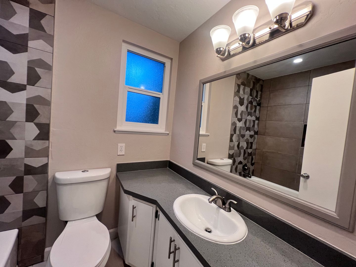 14723 Martell Ave - San Leandro - California - 2 bed, 1 bath rental property