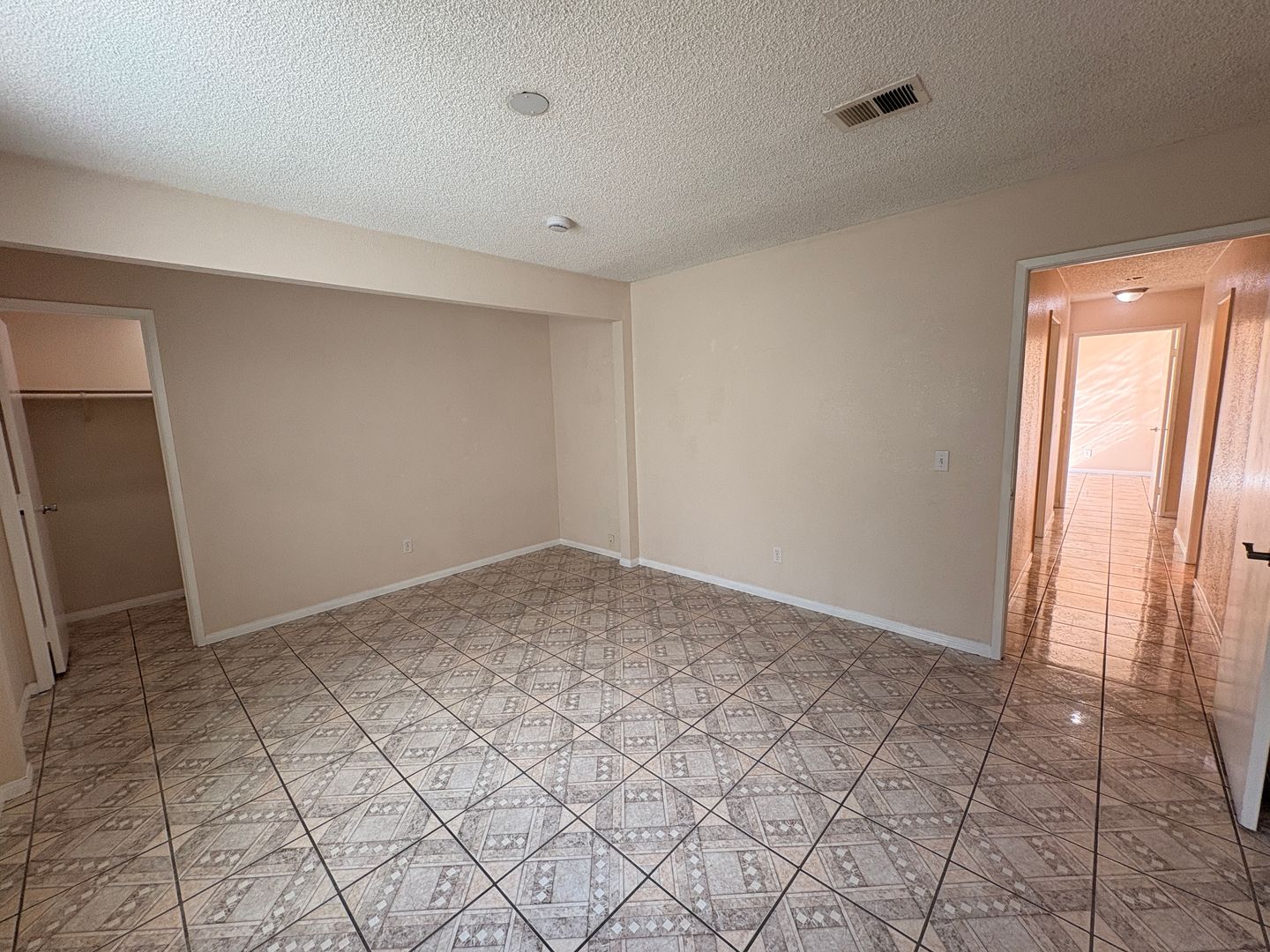 18649 6th St - Bloomington - California - 4 bed, 2 bath rental property