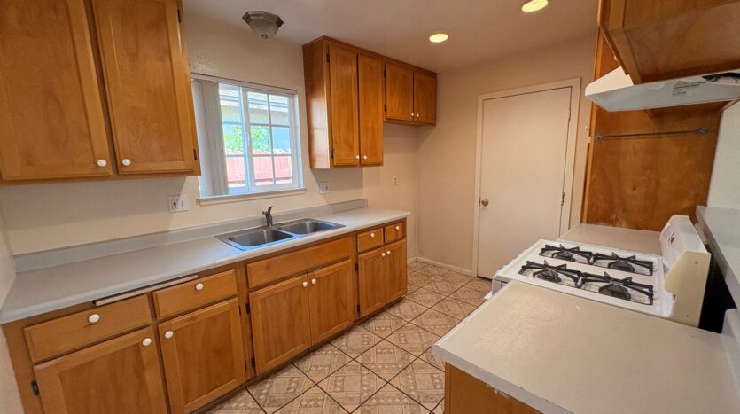 18649 6th St - Bloomington - California - 4 bed, 2 bath rental property