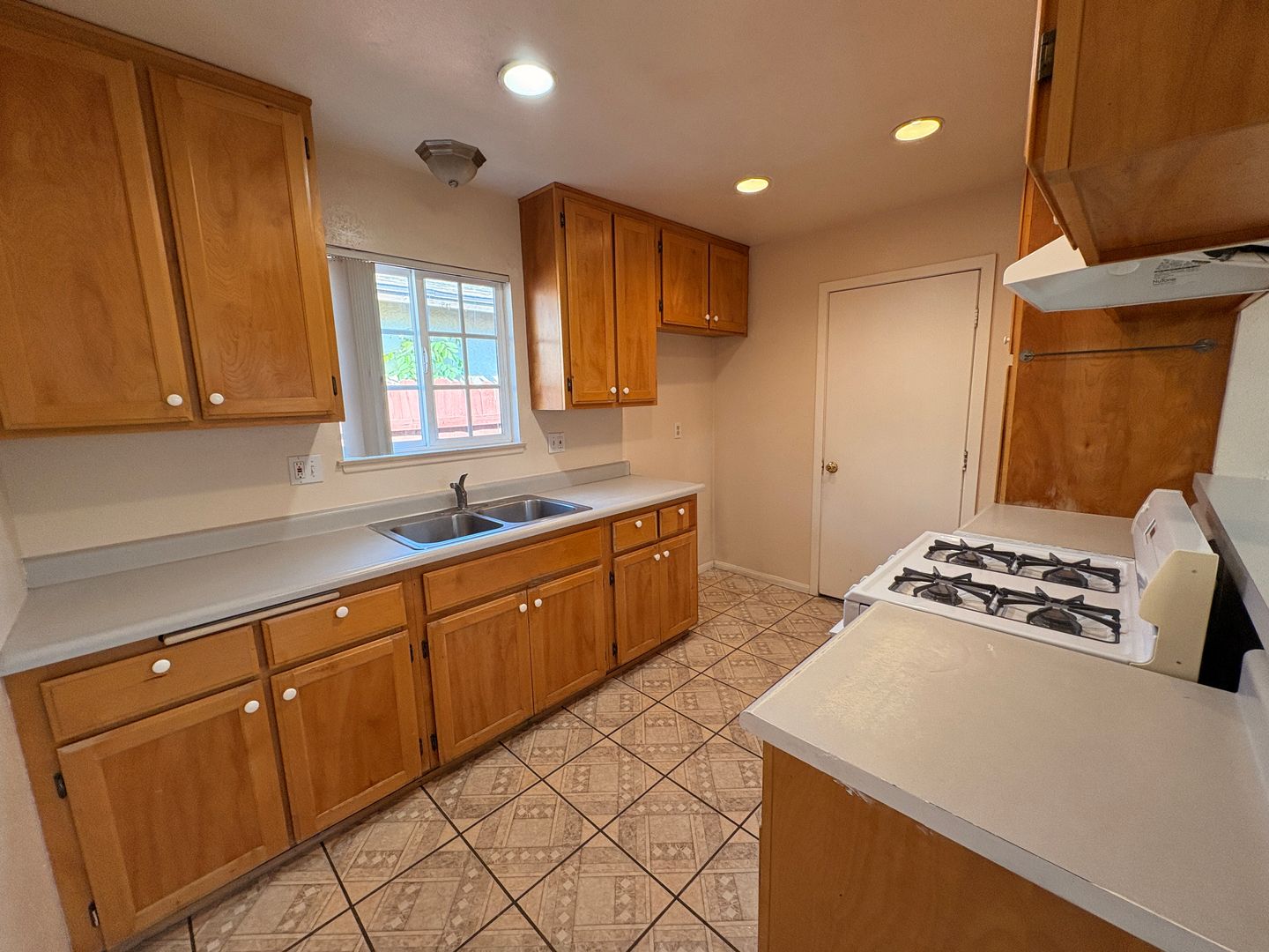 18649 6th St - Bloomington - California - 4 bed, 2 bath rental property
