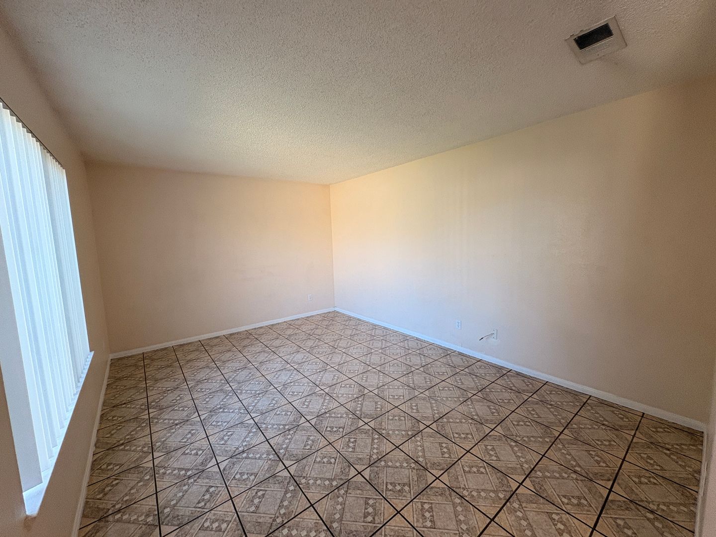 18649 6th St - Bloomington - California - 4 bed, 2 bath rental property