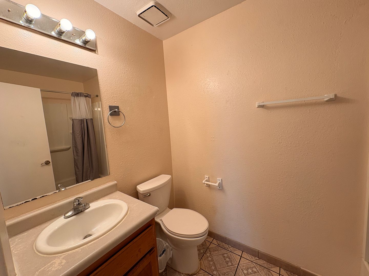 18649 6th St - Bloomington - California - 4 bed, 2 bath rental property