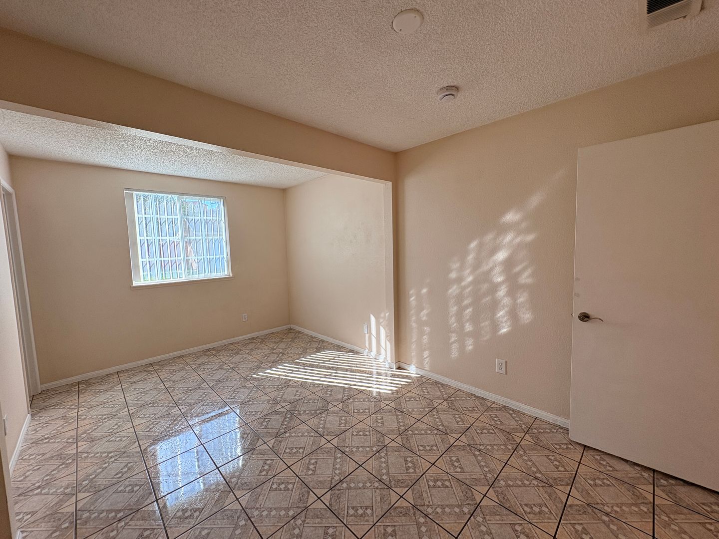 18649 6th St - Bloomington - California - 4 bed, 2 bath rental property