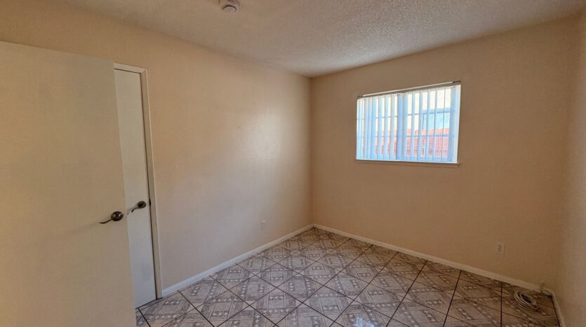 18649 6th St - Bloomington - California - 4 bed, 2 bath rental property