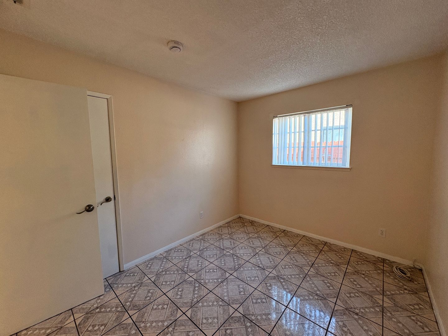 18649 6th St - Bloomington - California - 4 bed, 2 bath rental property