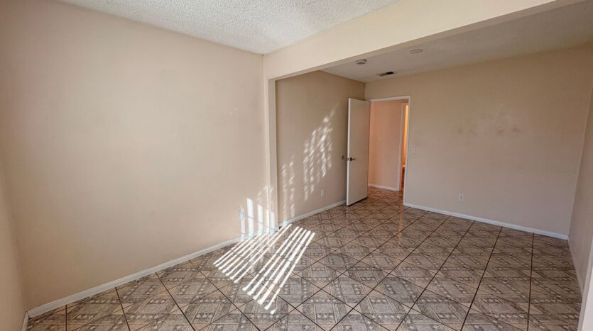 18649 6th St - Bloomington - California - 4 bed, 2 bath rental property