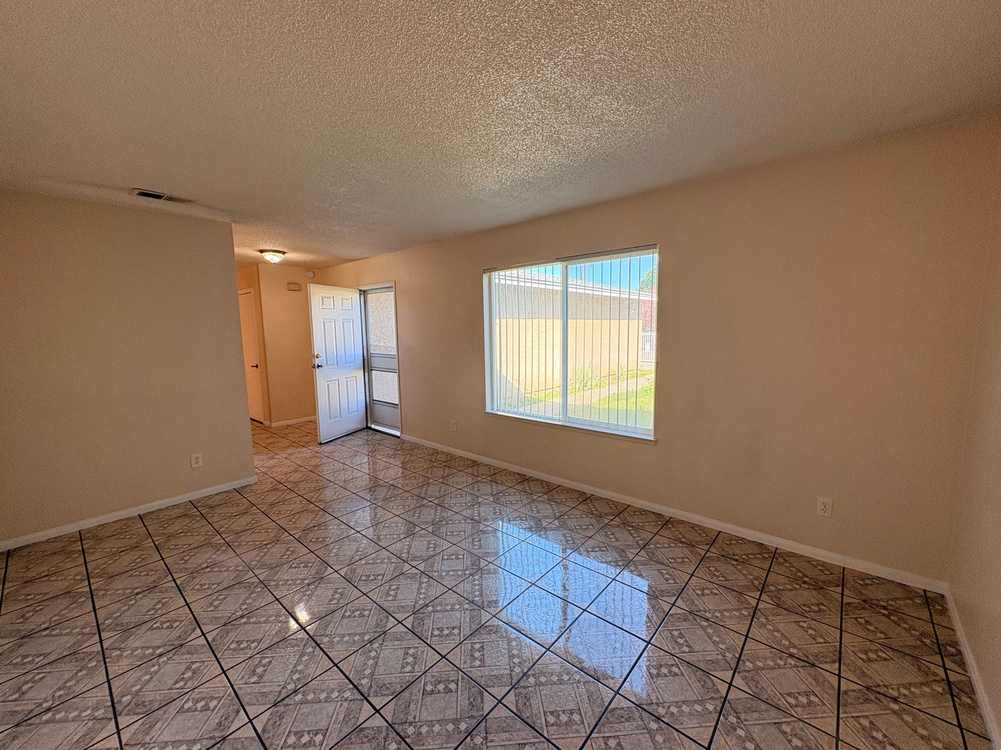 18649 6th St - Bloomington - California - 4 bed, 2 bath rental property