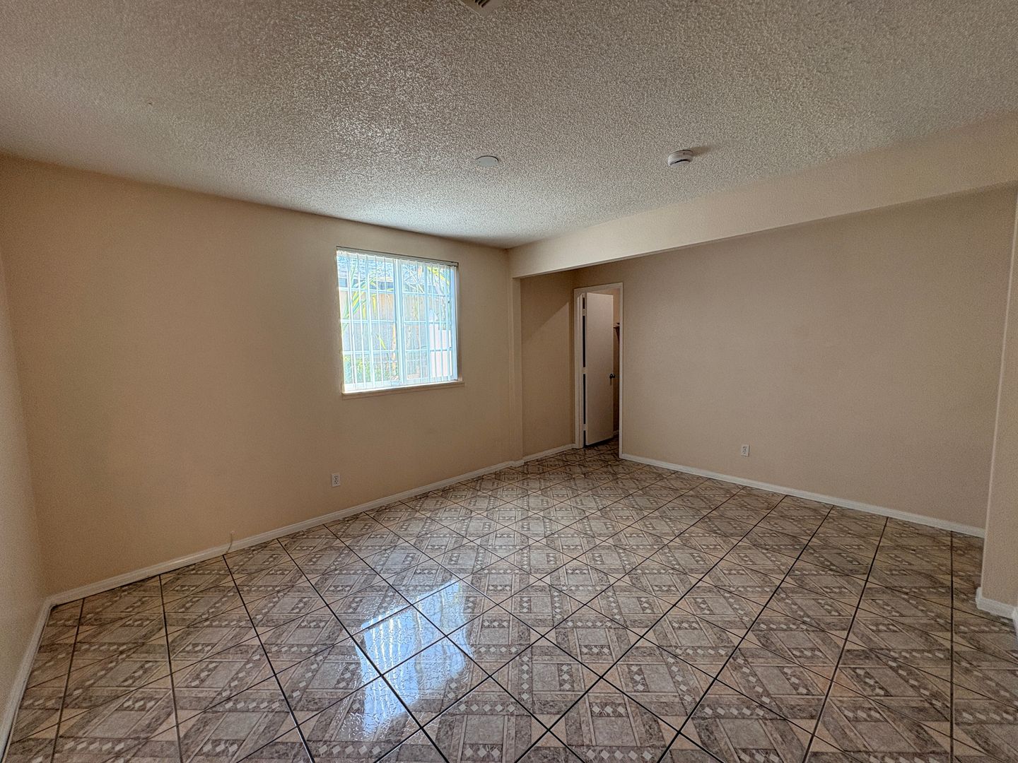 18649 6th St - Bloomington - California - 4 bed, 2 bath rental property