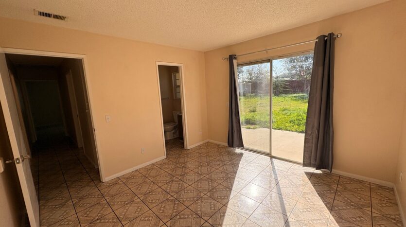 18649 6th St - Bloomington - California - 4 bed, 2 bath rental property