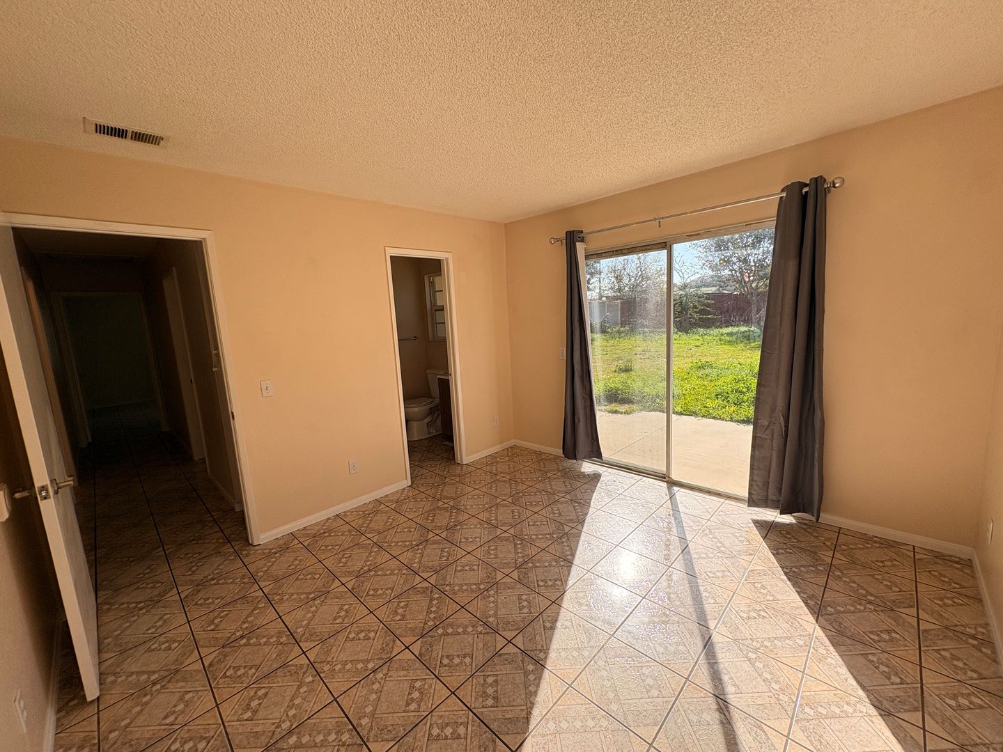 18649 6th St - Bloomington - California - 4 bed, 2 bath rental property